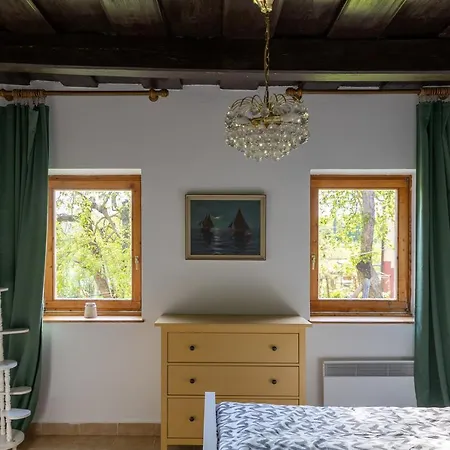 Tulipan Vendeghaz Apartmán *